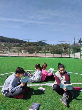 Time to read books in Batıanadolu Schools